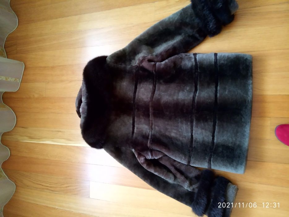 Шуба мутоновая женская.