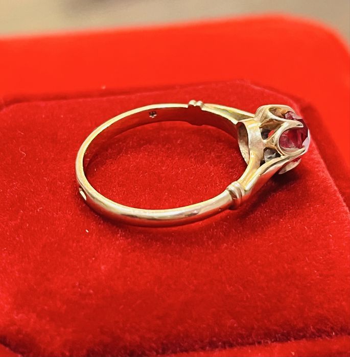 Златен руски сет жълто злато и естествен рубин