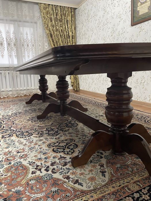 Продаётся большой раскладной стол