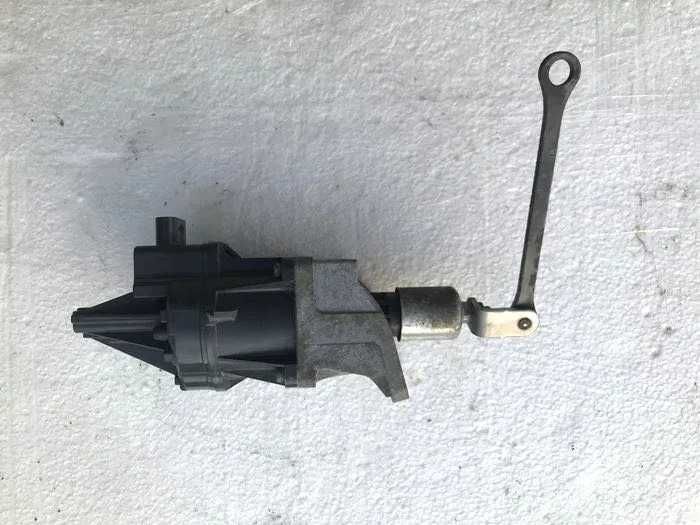 BMW - Actuator Original. Cod: 11 65 7 638 783 - motor benzina.