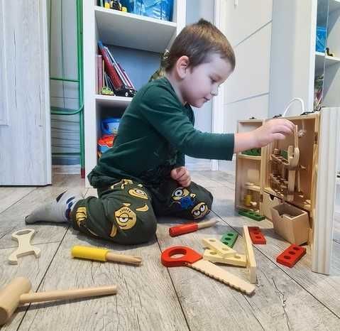 Детска дървена работилница тип куфар с инструменти 32в1