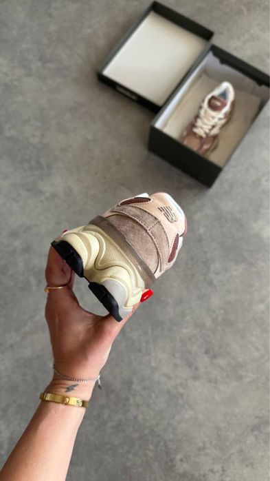 New Balance 9060 “Sparrow Flat Taupe”