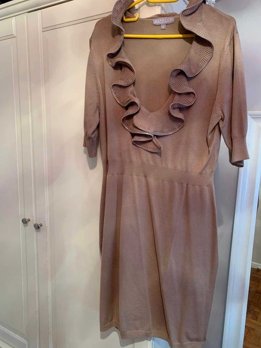 Vand rochie noua bej marimea L