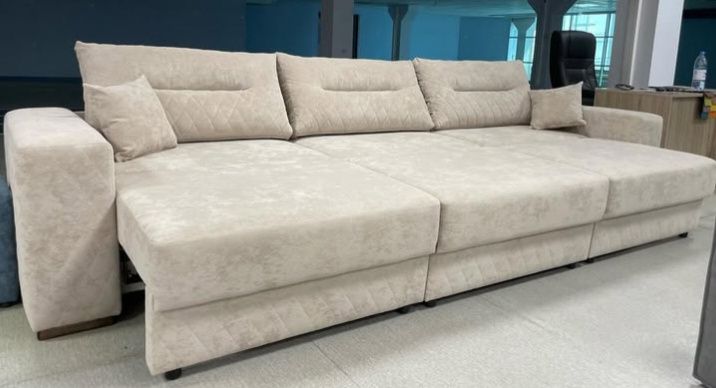 В отличном состоянии срочно продаётся диван 3.20. В идеальном состоя