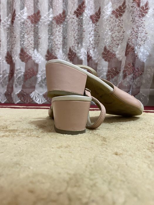 Продаются кожаные сандалии