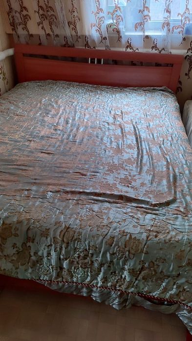 Кровать большая продам