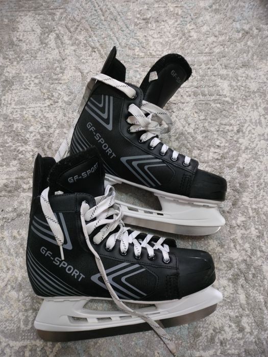 Продам коньки 45 размер