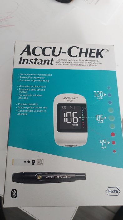 Pachet teste Accu Chek instant și aparat nou