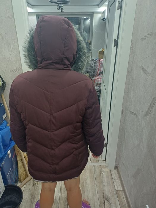 Продам куртку,бордового цвета.