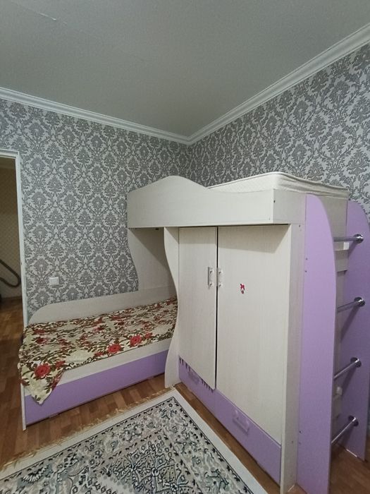 Продам двухярусную кровать со шкафчиком