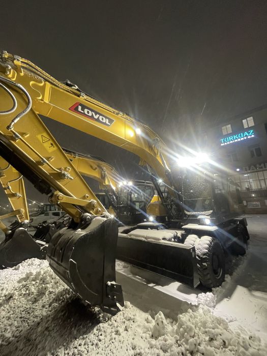 Колесный экскаватор LOVOL FW215F
