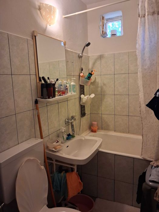 Vind apartament 2 camere decomandat,centrala termica noua,izolat