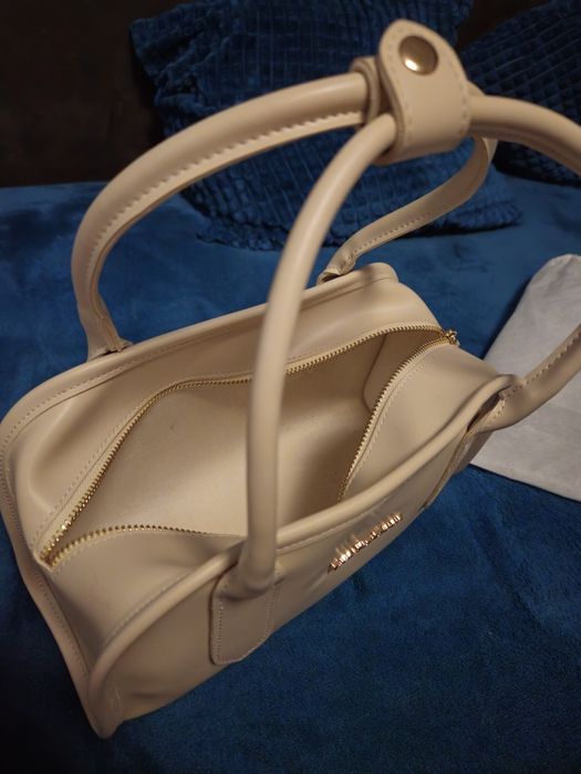 Нова чанта-бежова