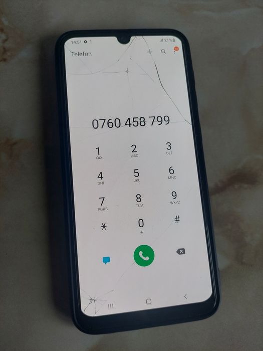 Vând Samsung Galaxy A50 fisurat dar perfect funcțional //poze reale