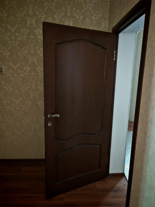 Продается  дверь из качественного дерево