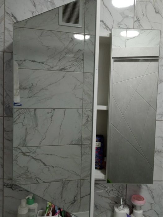 Шкаф зеркало навесной новый