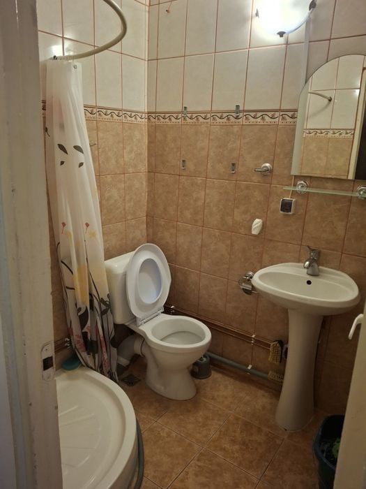 Închiriez garsoniera