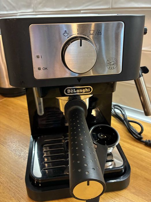 кафе машина  Делонги Stilosa  15 bar, 1100 W, 1 л, Черен