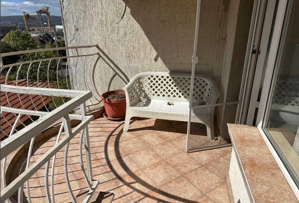 Дава се под наем Тристаен апартамент в Варна, Гръцка махала - 118 кв.м за 700 € - Снимка #3