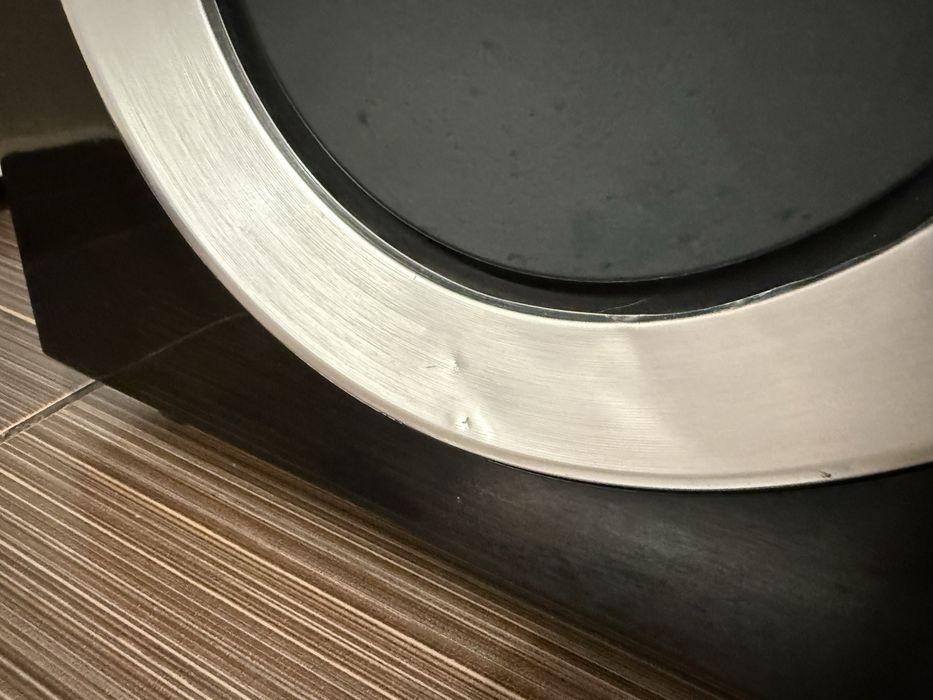 KEF R400b Качествен и масивен Subwoofer