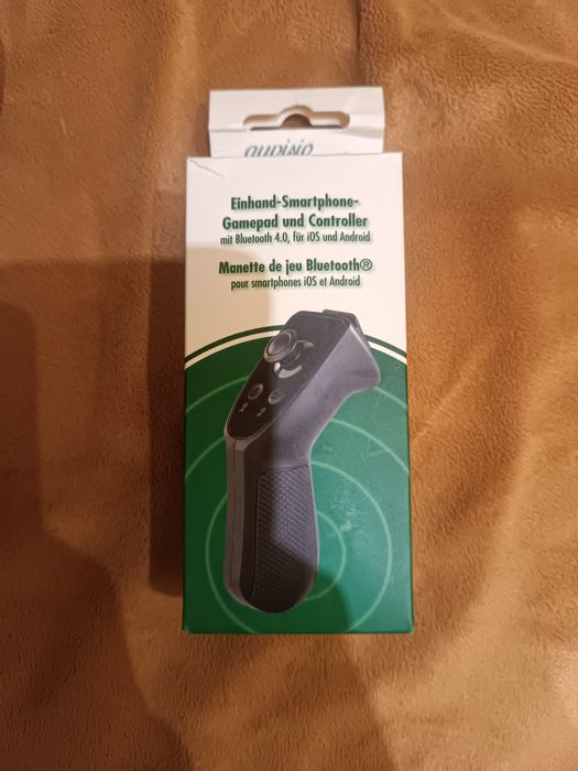 Vând ochelari de realitate virtuală cu telecomanda care se conectează prin Bluetooth . Ochelari au și căști