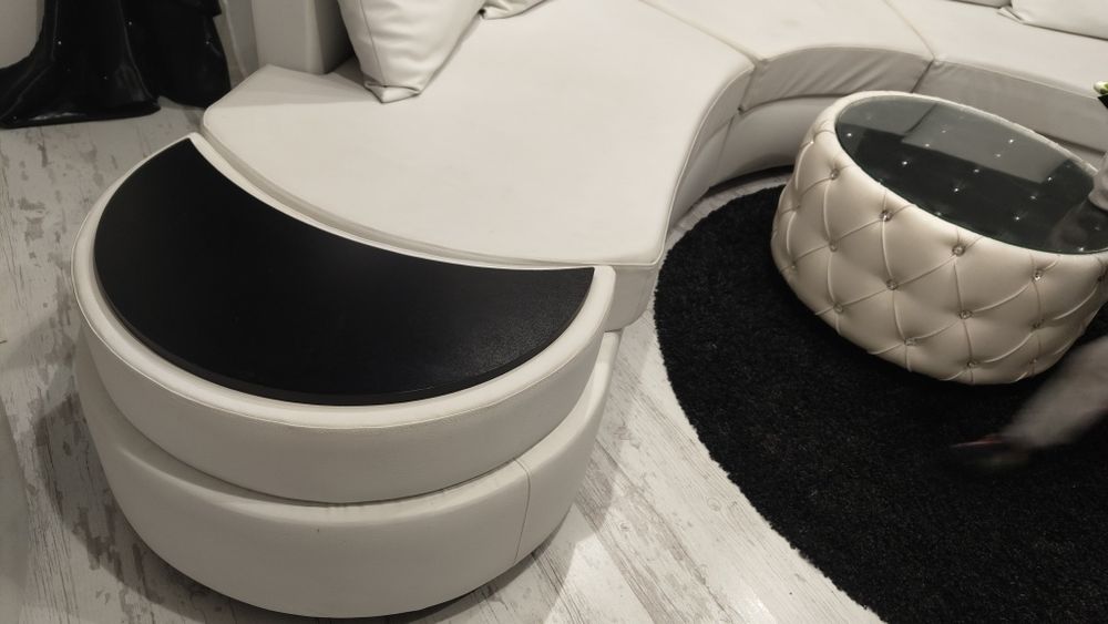 Холова гарнитура със холова маса