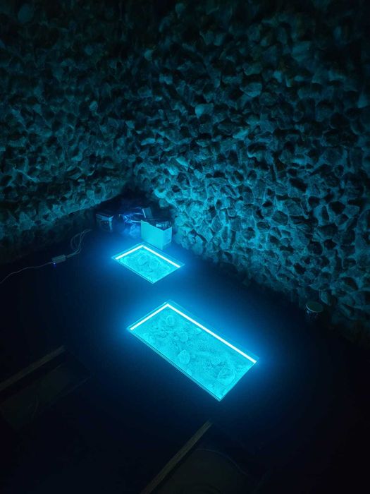 Decoratiuni interioare - casete iluminate podea, banda LED