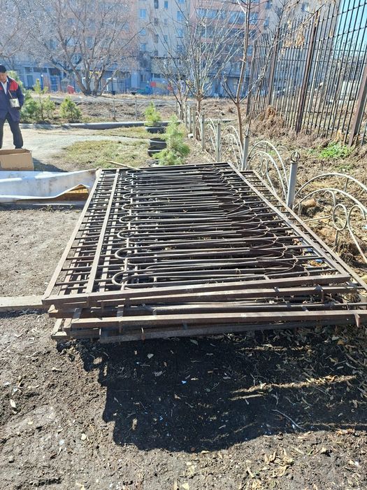 Забор   железный