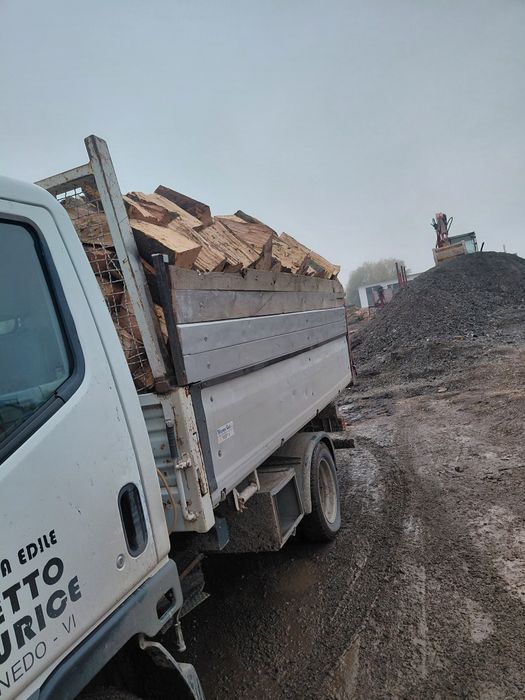 Vand lemn de foc fag detali in privat  taiate si crapate pe  dimesiuni