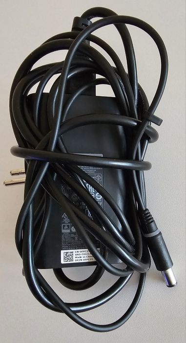 Продавам лаптоп  Dell 5590 32MB RAM 256 GB