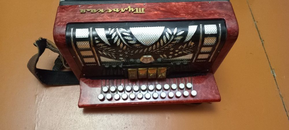 Гармонь с регистрами продам