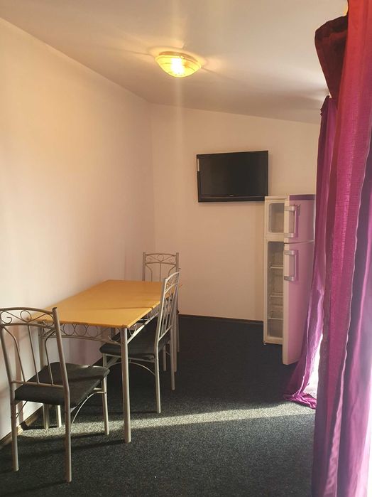 Inchiriez apartament cu doua camere in zona Dambovita