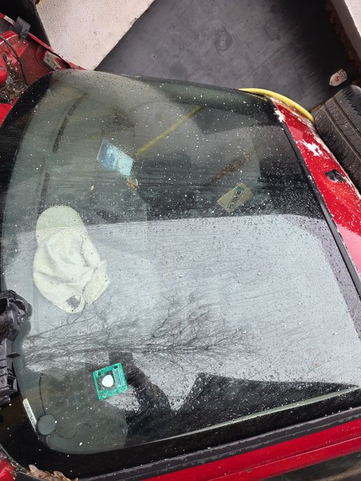 Предно стъкло за Peugeot Partner 2006 година