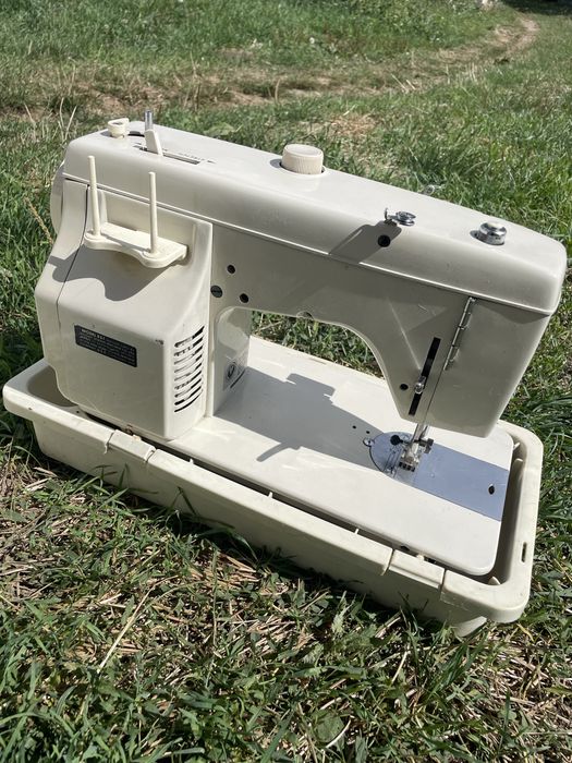 Vând Mașină de Cusut Japoneză New Home - Complet Funcțională (350 lei)