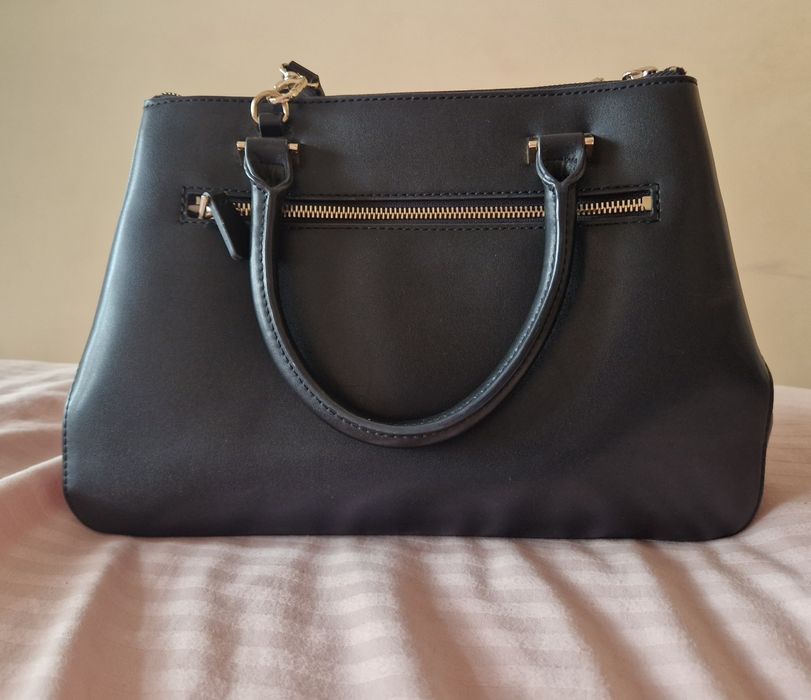 Чанта GUESS черна