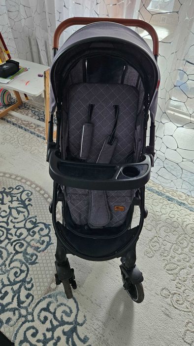 Детская прогулочная коляска