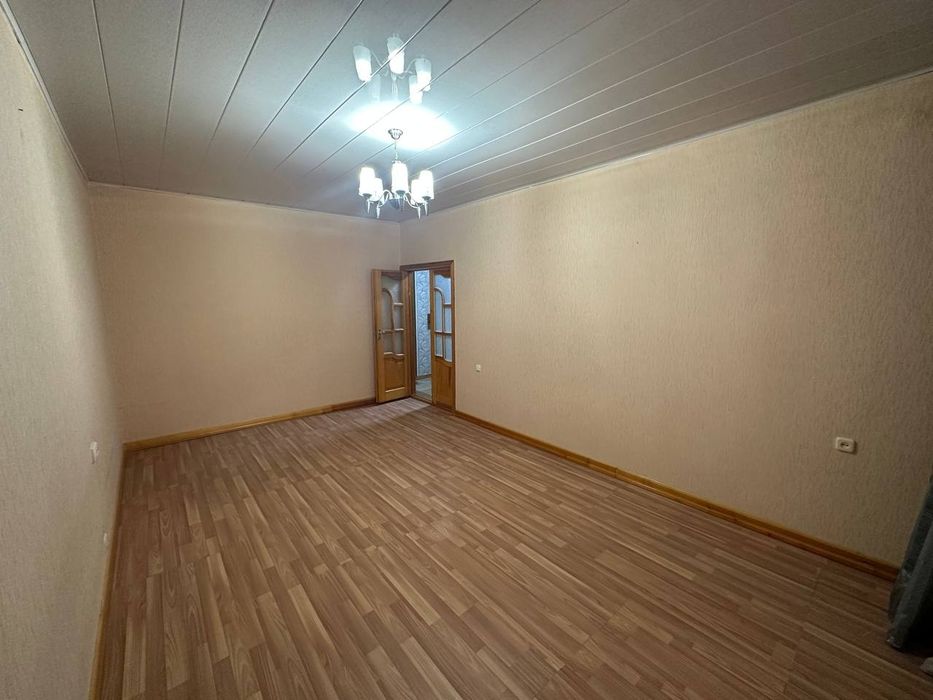 3 хонали уй сотилади 2-кават  Манзил мустакиллик кучаси(Ески мелодия)