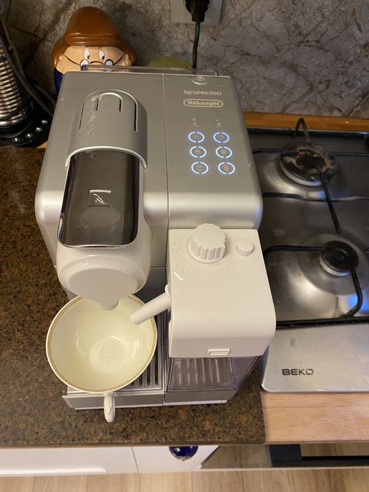 Aparat de cafea Nespresso Delonghi