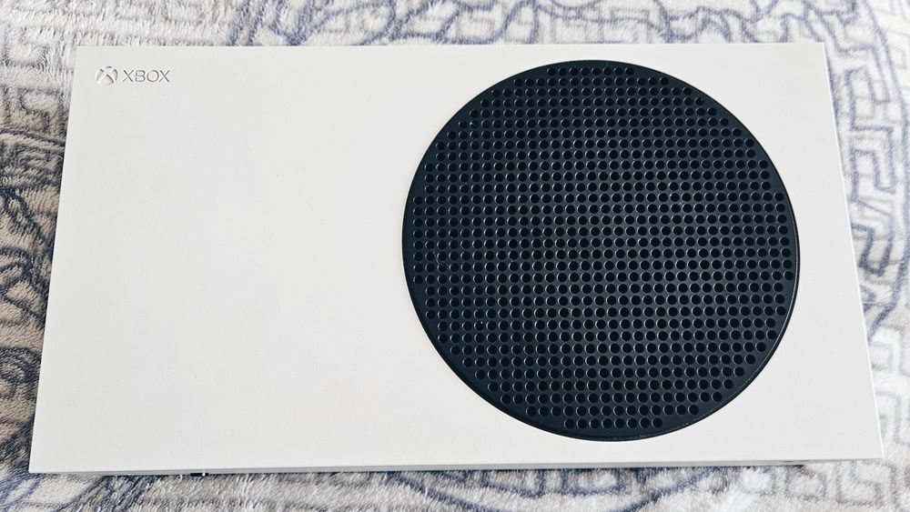 Продам Xbox series S (комплект)