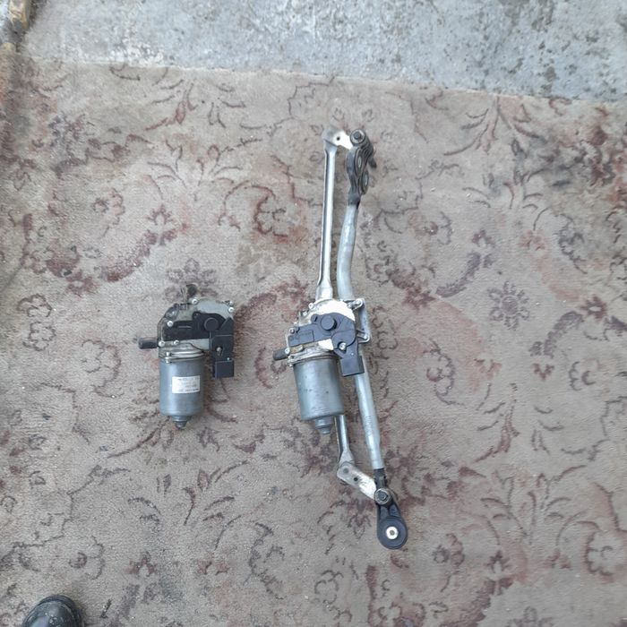 Продам     Автомобильные     дворник    маторчик.