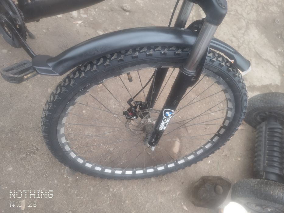 велик БМВ на полном ходу