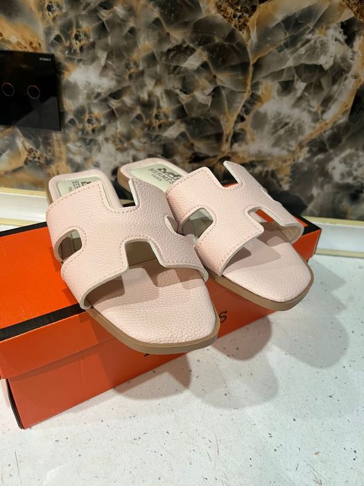 Papuci Hermes  Bucuresti