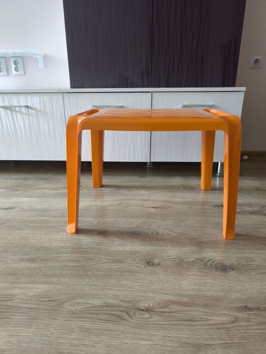 Продавам детски масички