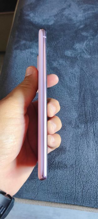 Samsung Galaxy S20 FE lavender
