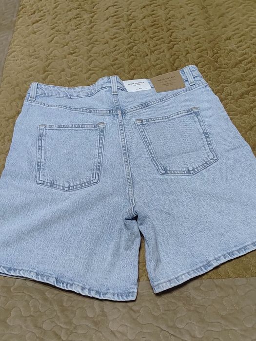 Pantaloni scurti C&A cu etichetă