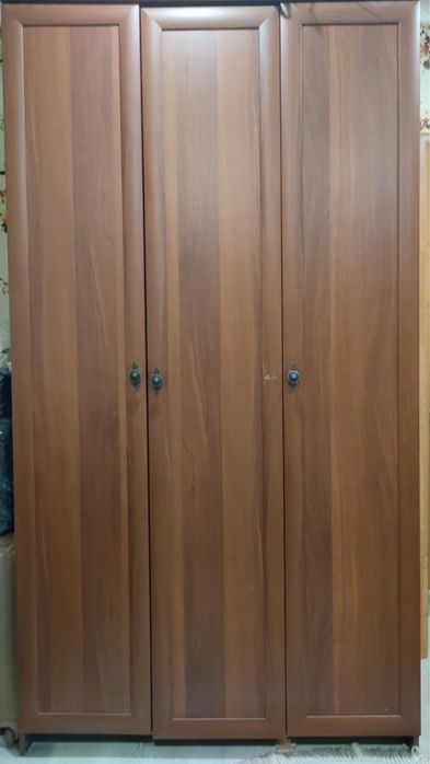 Продам 3-х дверный шкаф