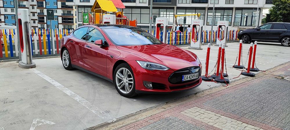 Tesla Model S 85D Small Rear engine