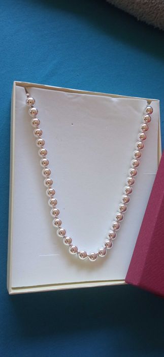 Чисто нов, масивен и дълъг, сребърен ланец в кутия