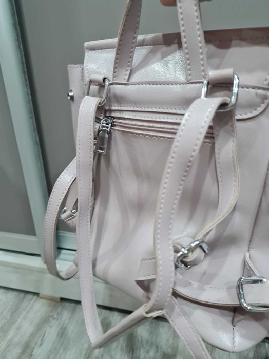 Продам сумочки и рюкзаки для подростков.