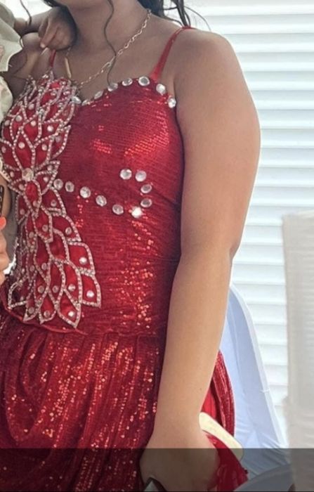 Червени шалвари.